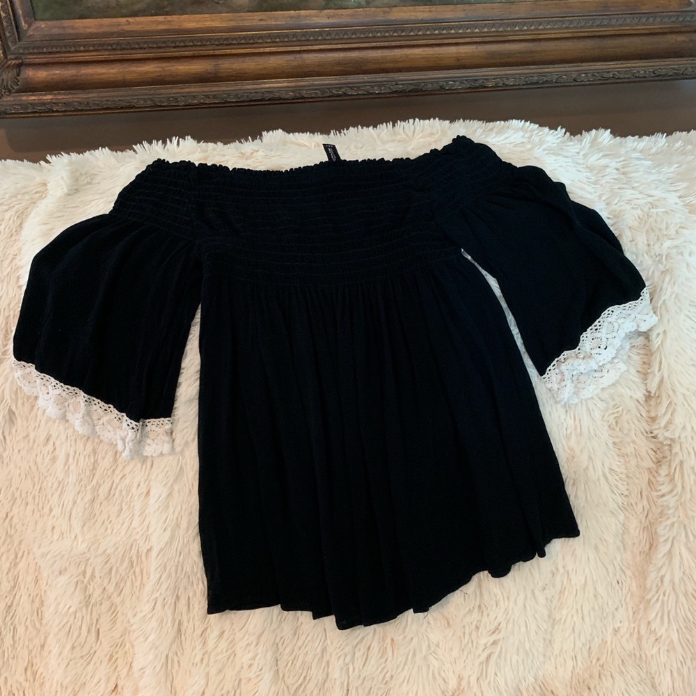 Off the shoulder NWOT flowy top